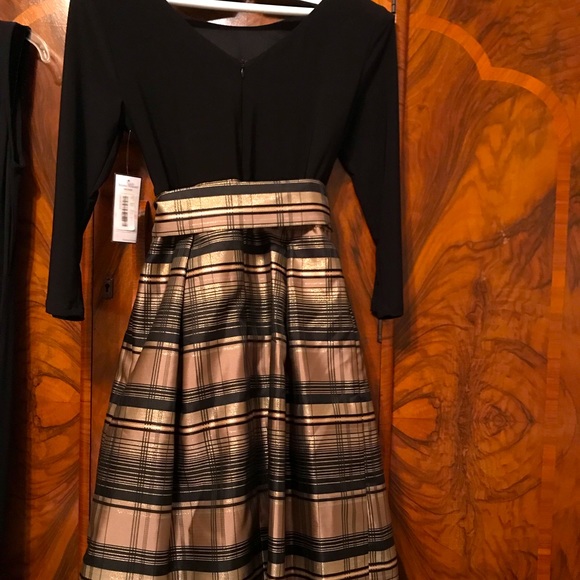 NWT 10 petite Elegant holiday dress in black and gold plaid. - Picture 2 of 4
